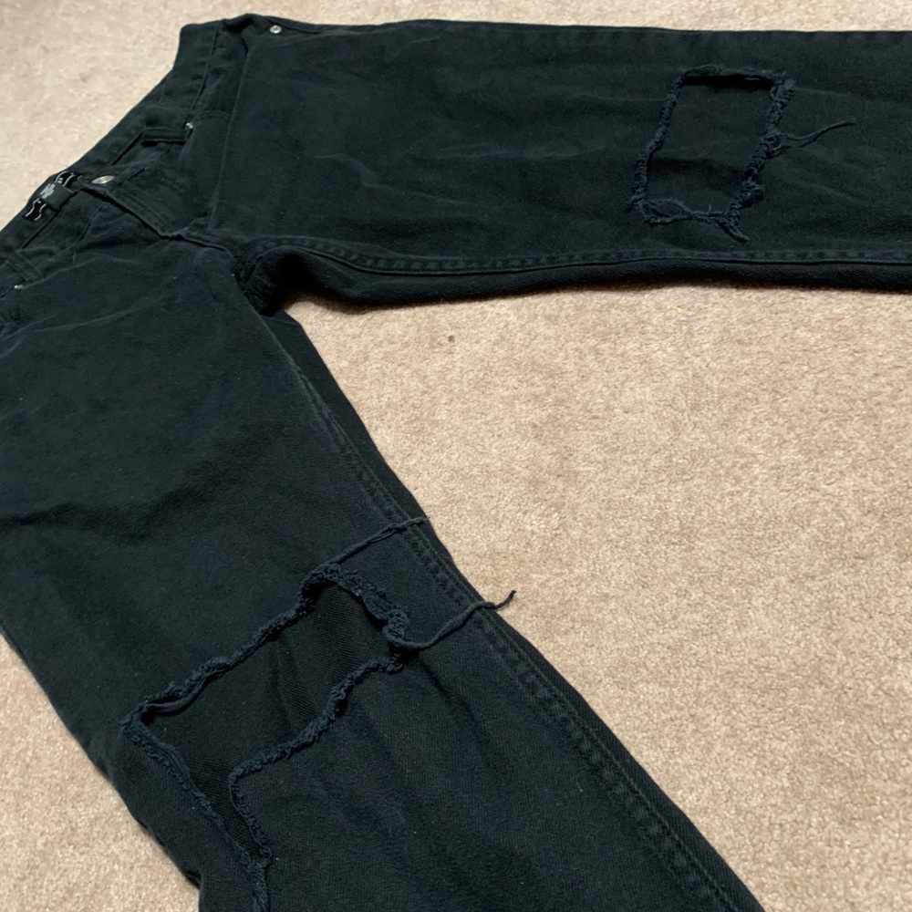 Men’s Distressed Jeans